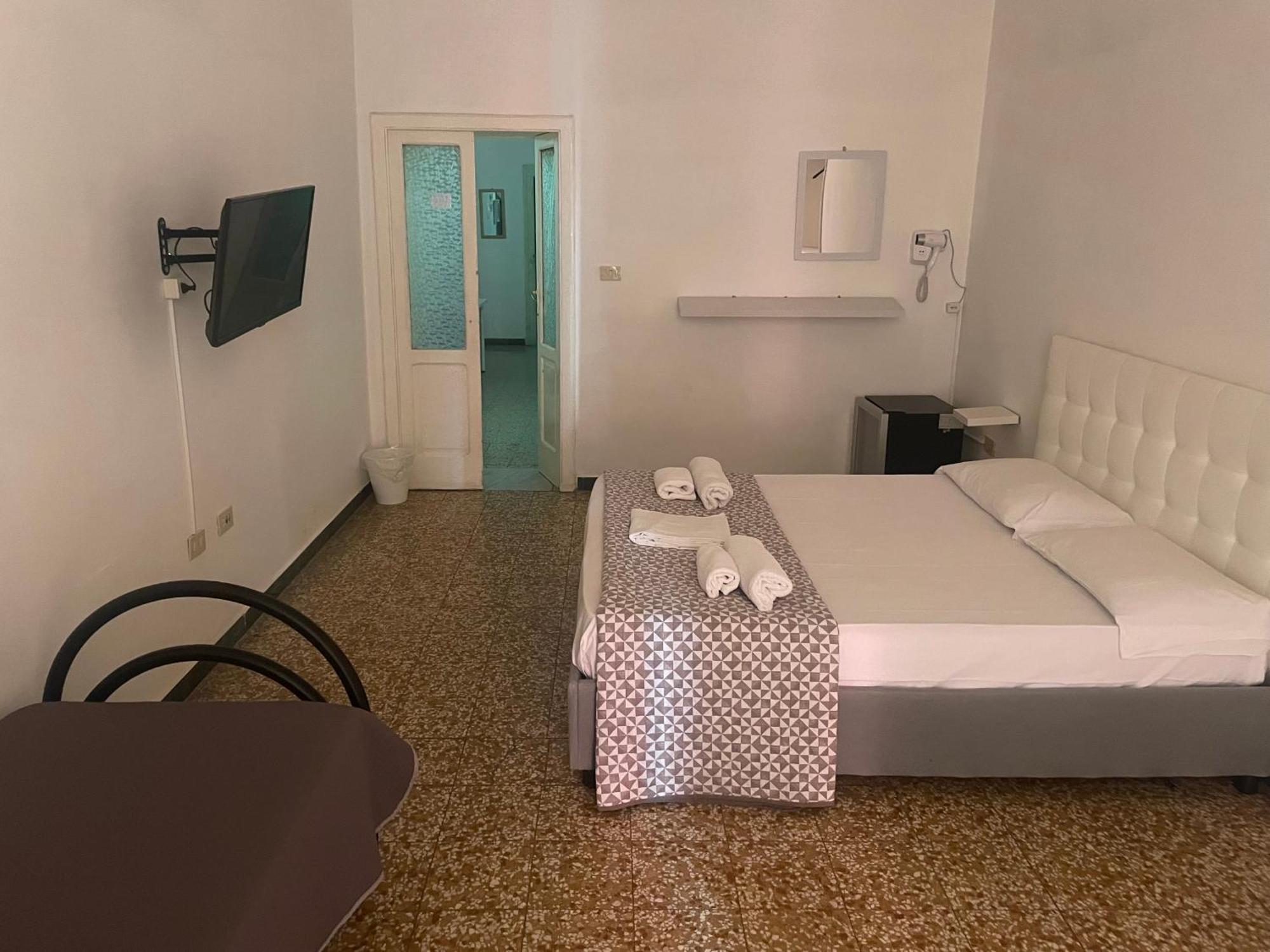 Dama Hostelbb Nápoly Kültér fotó